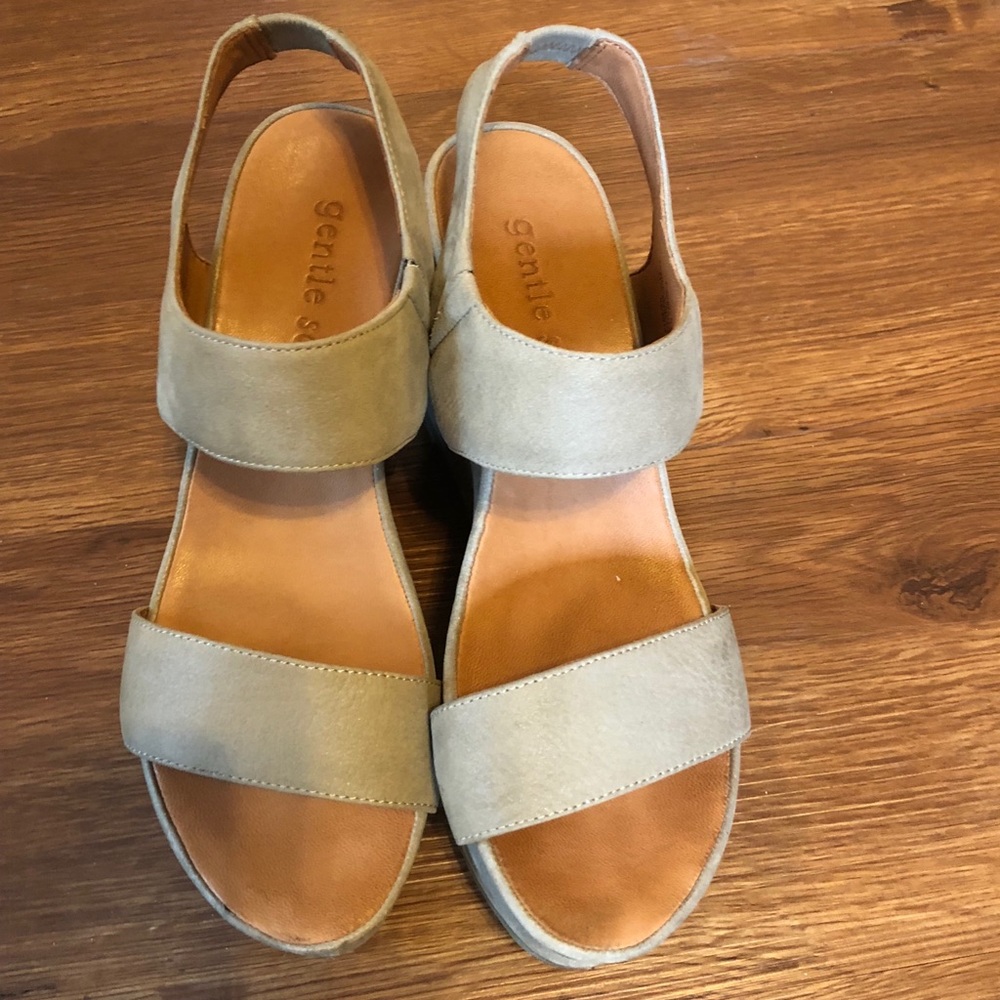 Size 7 juniper berry gentle souls wedge sandals